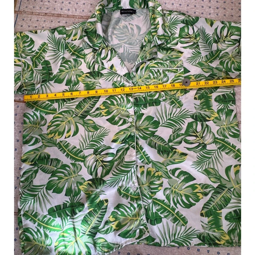 PrettyLittleThing Pajama Top Women Large Tropical Satin Button‎ Up EUC Monstera